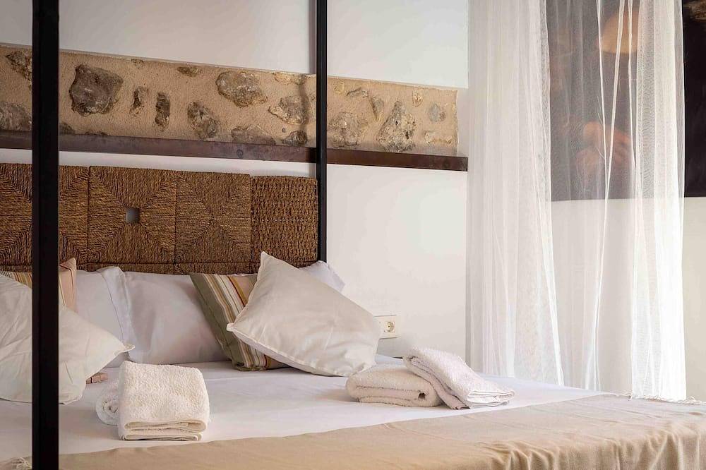 Beautiful renovated town house with pool and spa in Campanet in Campanet, Majorca Center