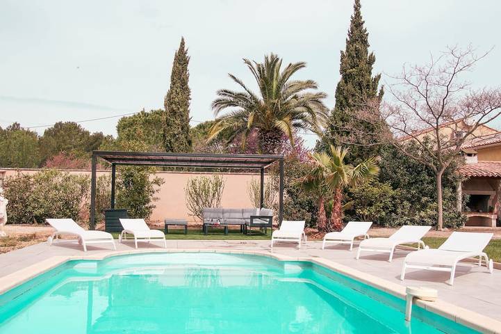 Location de vacances pour 6 personnes, avec terrasse et jardin à Puisserguier