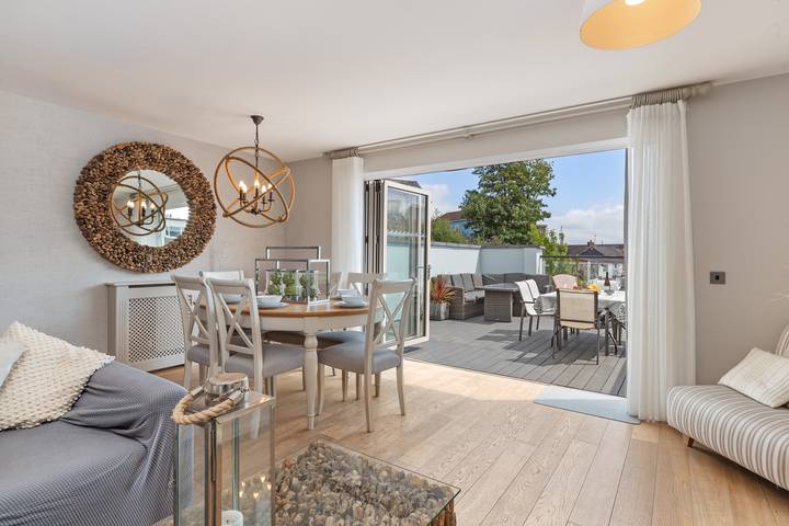 Holiday home for 8 people, with balcony, child-friendly in Saundersfoot