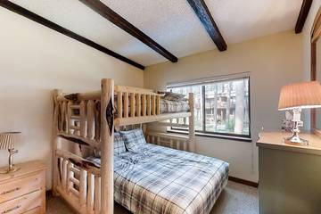 Vacation Apartment for 8 Guests in Zephyr Cove-Round Hill Village, Lake Tahoe, Picture 2