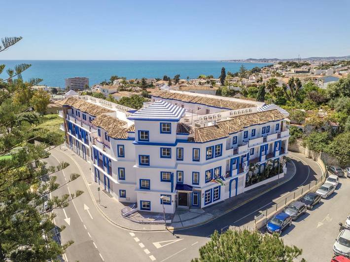Hôtel pour 3 personnes, avec Balcon et Terrasse ainsi que Piscine et Vue