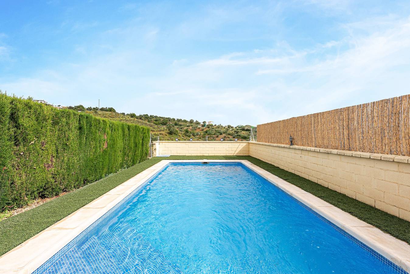 Casa Vacacional 'Encanto Rural' con Vistas a la Montaña, Wi-Fi y Aire Acondicionado in Riogordo, Provincia de Málaga