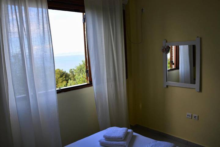 Gîte pour 6 personnes, avec vue et jardin, animaux acceptés dans Égine - 4