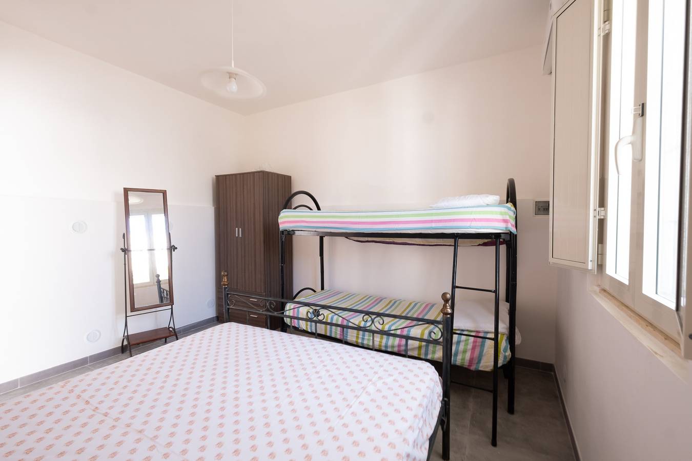 Appartamento intero, Appartamento 'Oasi Del Conte' con terrazza privata e aria condizionata in Sant'Isidoro, Golfo di Taranto