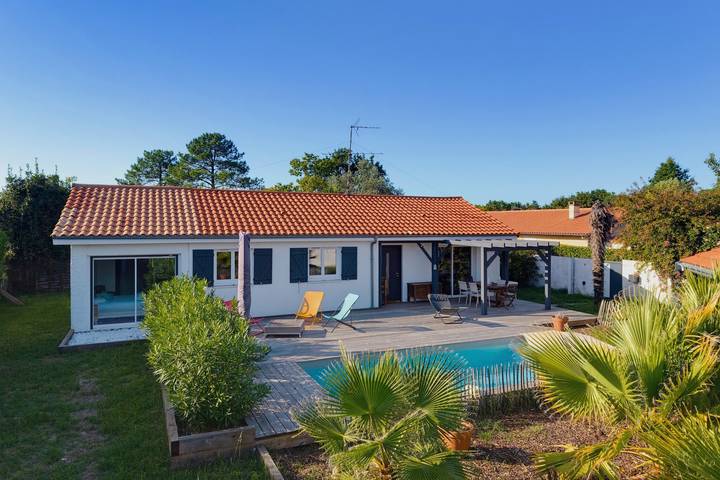 Villa pour 7 personnes, avec terrasse ainsi que jardin et piscine - 1