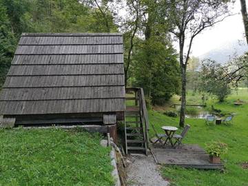 Cottage pour 2 personnes, avec terrasse ainsi que jardin et vue à Tolmin
