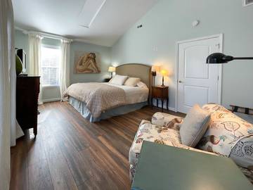 Bed And Breakfast for 4 Guests in Charlotte, North Carolina, Picture 2