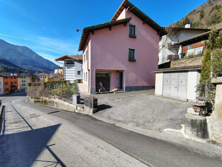 Gîte pour 5 personnes, avec balcon ainsi que jardin et vue à Breguzzo - 2