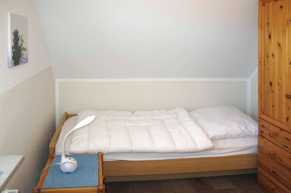 Kleine Möwe in Großefehn, Nordseeküste