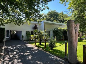Gîte pour 2 personnes, avec terrasse ainsi que vue et piscine à Gujan-Mestras