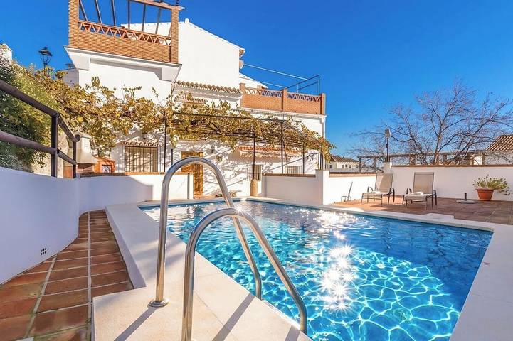 Villa pour 8 personnes, avec piscine et jardin - 1