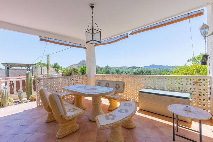 Gîte pour 10 personnes, avec jardin ainsi que terrasse et piscine à Monforte del Cid - 4