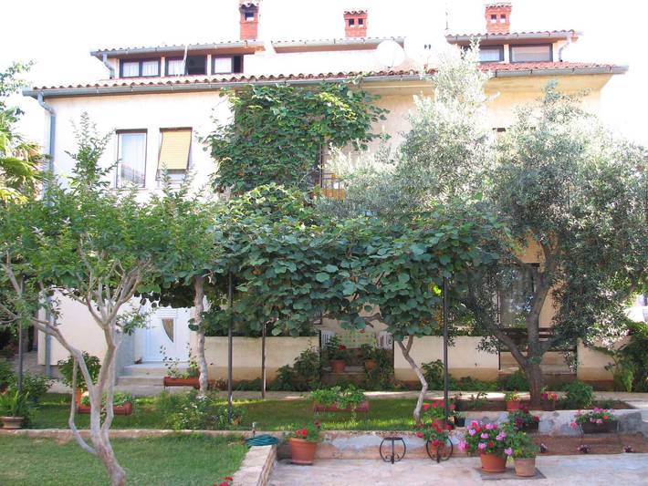 Ganze Ferienwohnung, Ferienwohnung mit schönem Garten in Medulin Stadt, Medulin