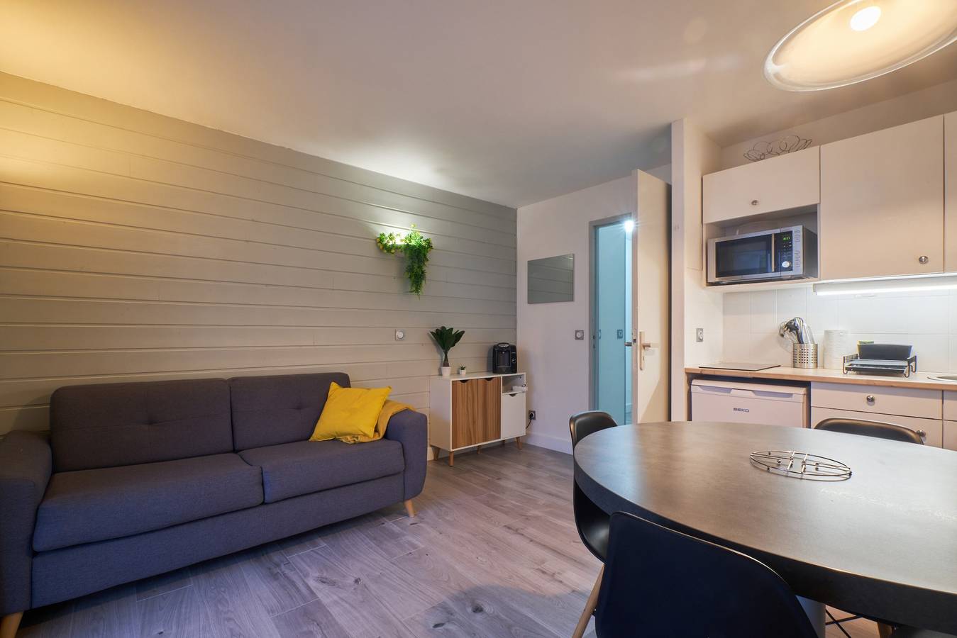 Ganze Wohnung, Ferienwohnung 'Petit Cocon Proche Lac Et Stations' mit Gemeinschaftspool, Balkon und Wlan in Allevard, Isère