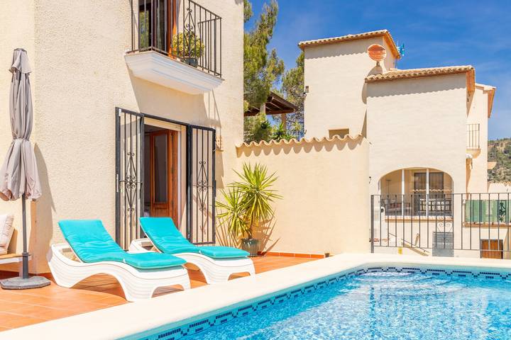 Villa vacacional cerca de Denia con vistas a la montaña, piscina y Wi-Fi in Adsubia, Interior de Alicante