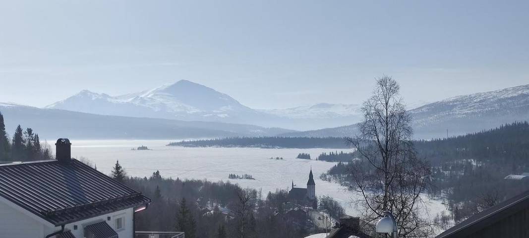 Villa für 8 Personen, mit Seeblick und Ausblick sowie Sauna und Garten - 1
