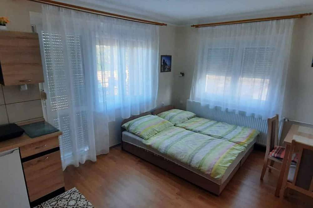 Entire apartment, Holiday apartment with Wi-Fi and air conditioning in Keszthely, Keszthely region