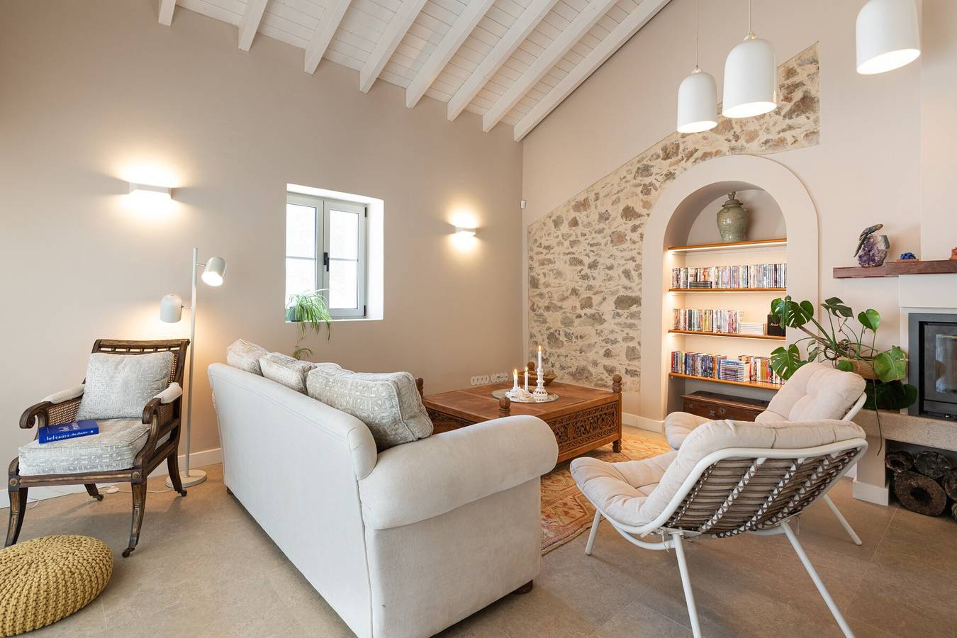 Casa de Férias 'Modern Farmhouse with Pool' com Vista para a Montanha, Wi-Fi e Ar Condicionado in Santo Estêvão (Tavira), Ria Formosa