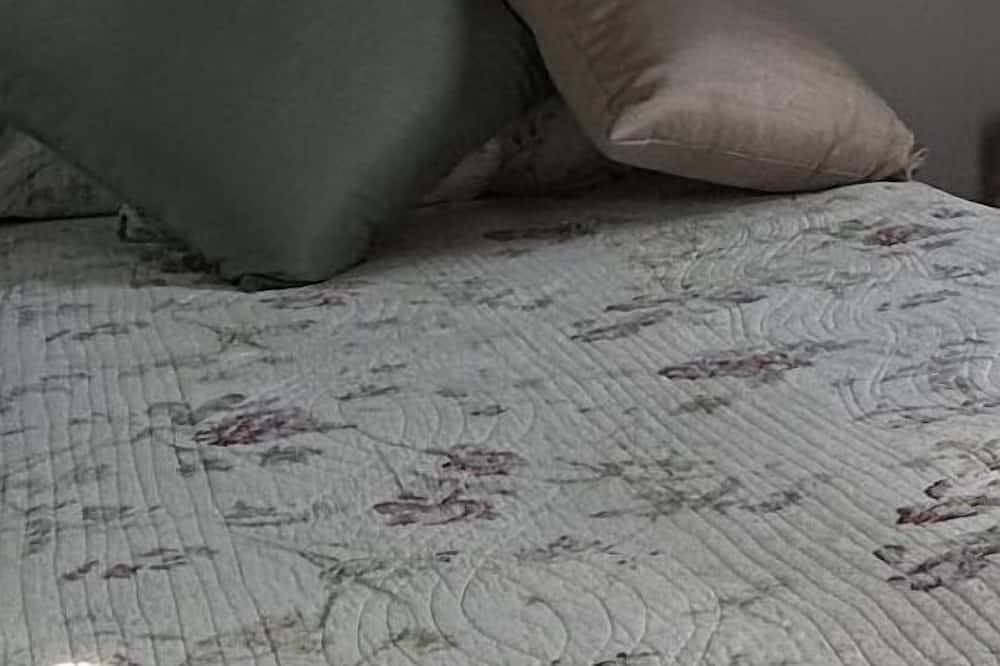 Tranquil Cottage with Heated Pool near Tazacorte Beach, Panoramic Cald in Los Llanos, Los Llanos de Aridane