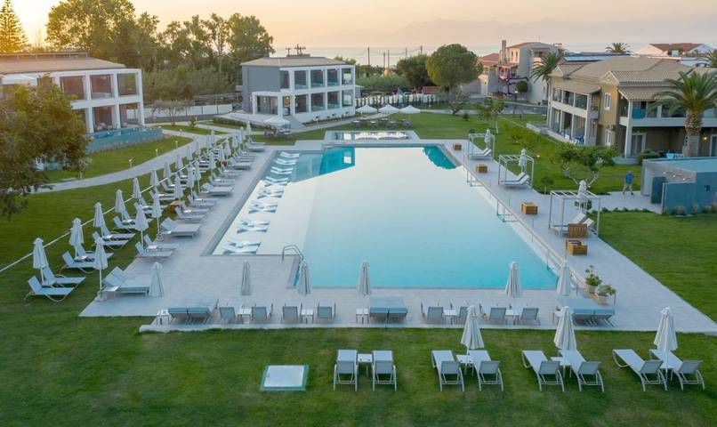 Hôtel pour 6 personnes, avec jardin ainsi que bassin pour enfant et piscine