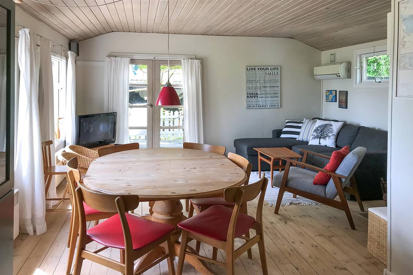 Stunning home in Stubbekøbing w/ 2 Bedrooms and Outdoor swimming pool in Zweedse Oostzee