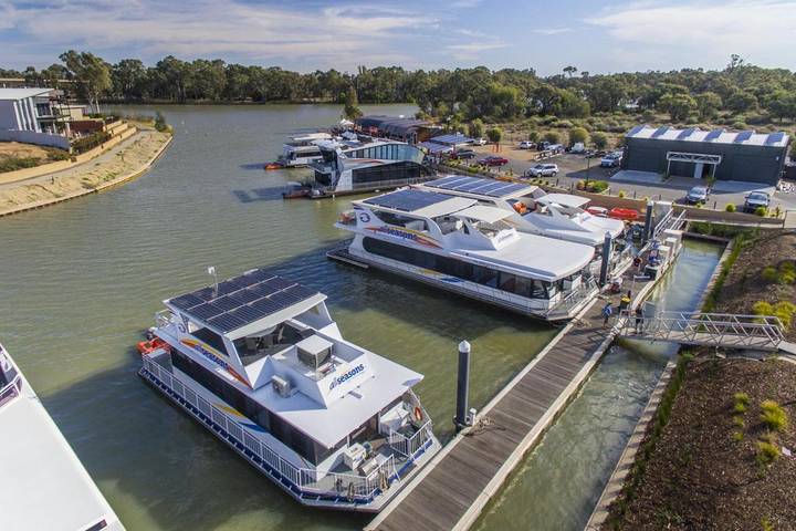 Boat for 8 people, with view and terrace - 1