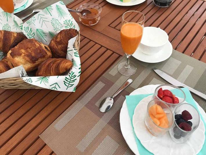 Location de vacances pour 2 personnes, avec piscine et terrasse ainsi que vue et jardin à Saint-Ciers-de-Canesse - 2