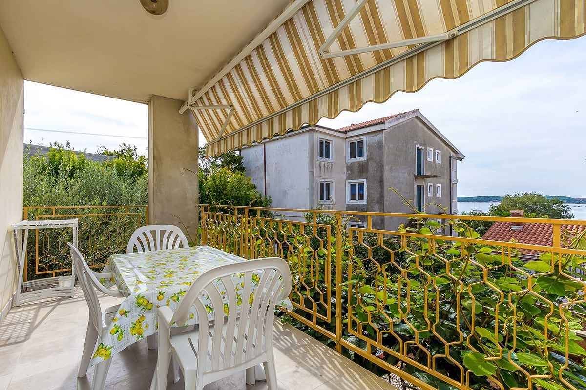 Apartamento vacacional entero, Apartamento vacacional con vista al mar y balcon in Medulin City, Medulin