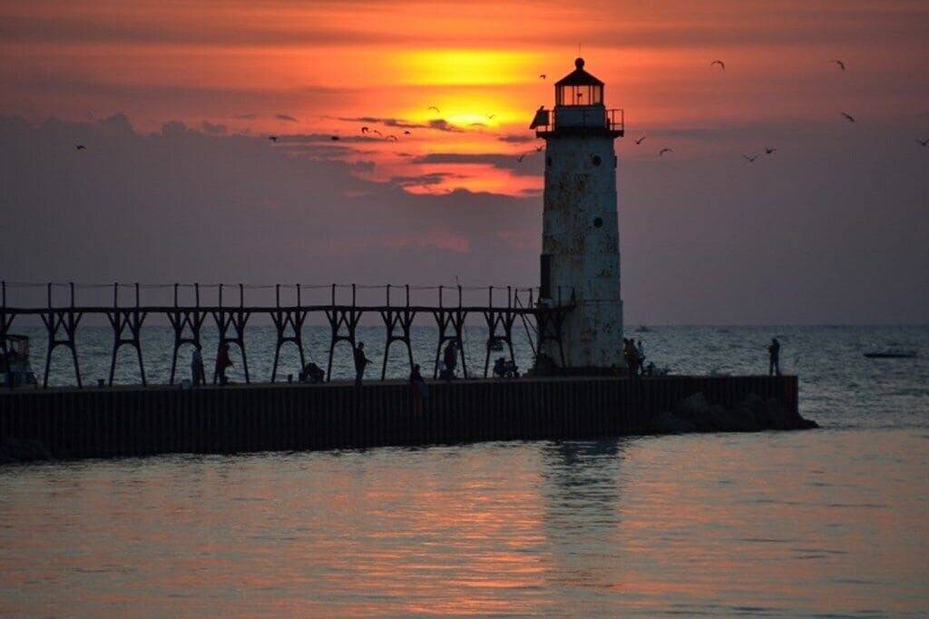 Ganze Wohnung, First Floor Condo at Water's Edge in Manistee, Manistee County