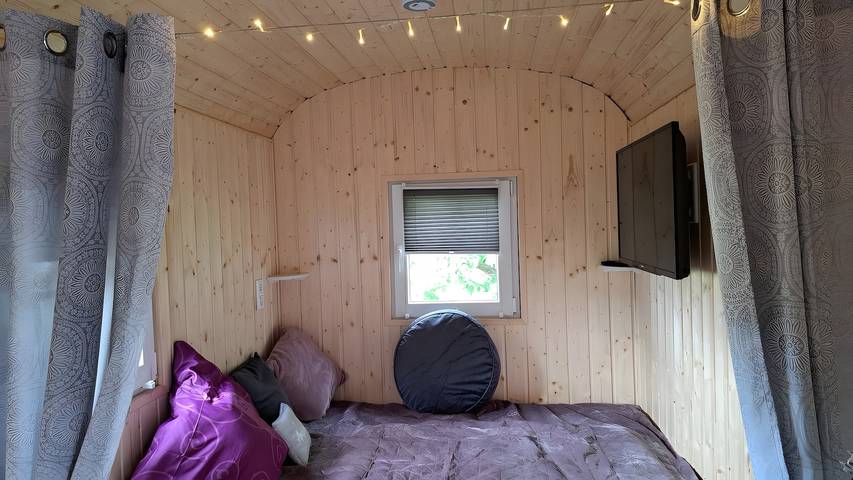 Holiday Home 'Bauwagen Rhumeblüte' with Private Terrace, Garden and Wi-Fi in Rüdershausen, Harzvorland