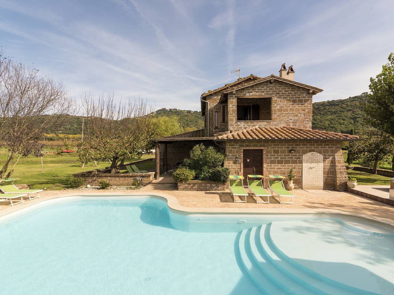 Casa Vacanza per 14 Persone in Montefiascone, Provincia di Viterbo