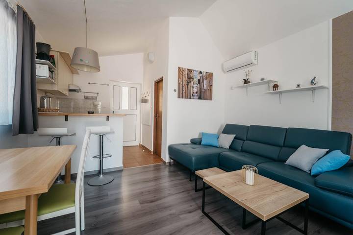 Entire apartment, Villa Vujeva 6 With seaview in Gradska plaža (Pag Town), Pag Town