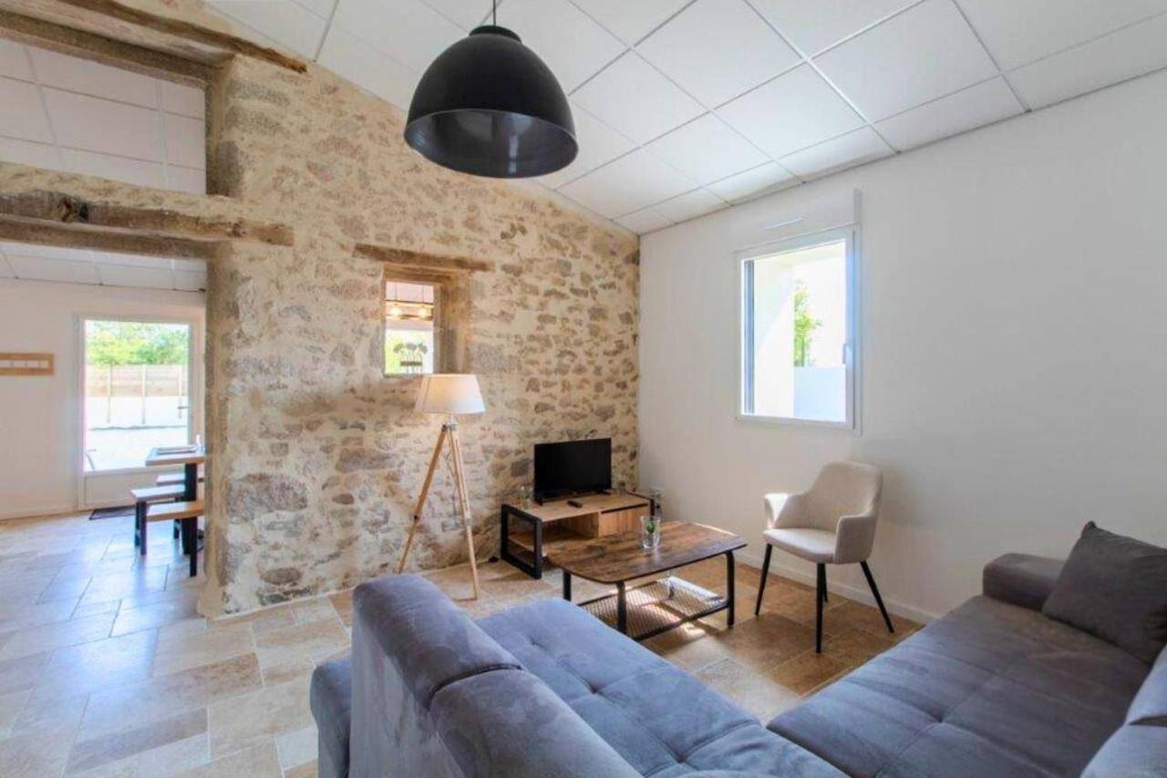 Seven-Bedroom House in Torfou, Région de Cholet