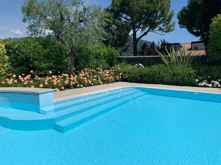 Ferienwohnung für 2 Personen, mit Seeblick und Pool sowie Garten, mit Haustier am Gardasee