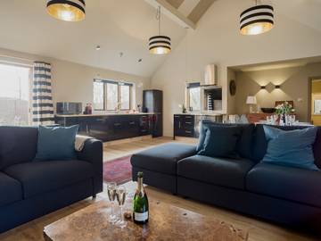 Log Cabin for 6 People in Stretton on Fosse, The Cotswolds, Photo 2