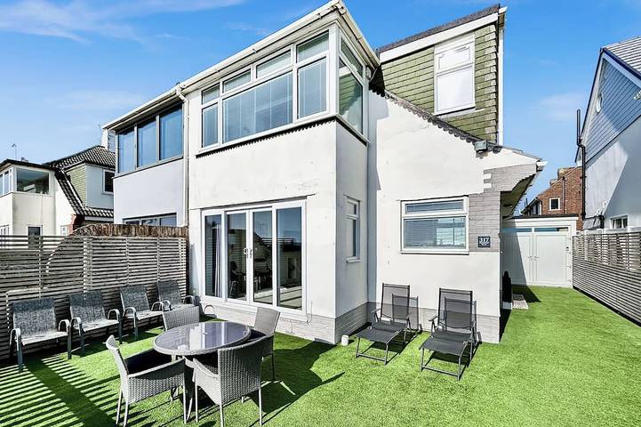 Cottage for 9 people, with garden in Worthing