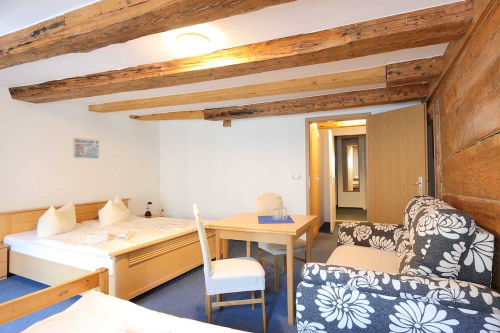 Dreibettzimmer - Pension Hafenblick in Ozeaneum Stralsund, Stralsund