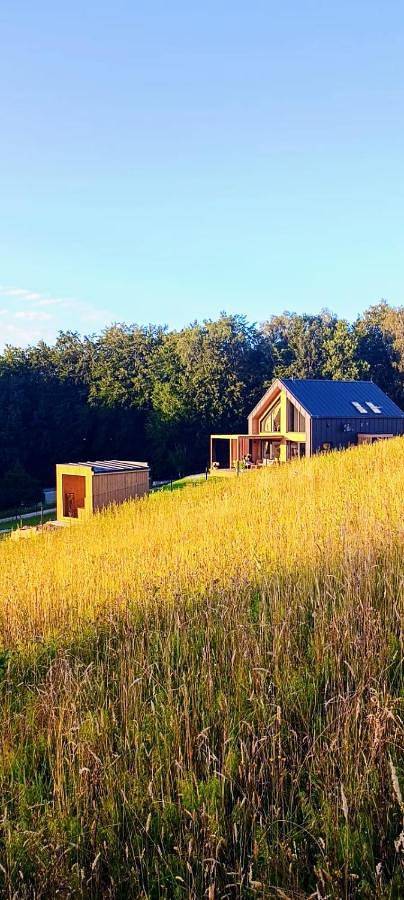 Stodoła Rzym - domek, jacuzzi, sauna, jezioro, las in Chmielno