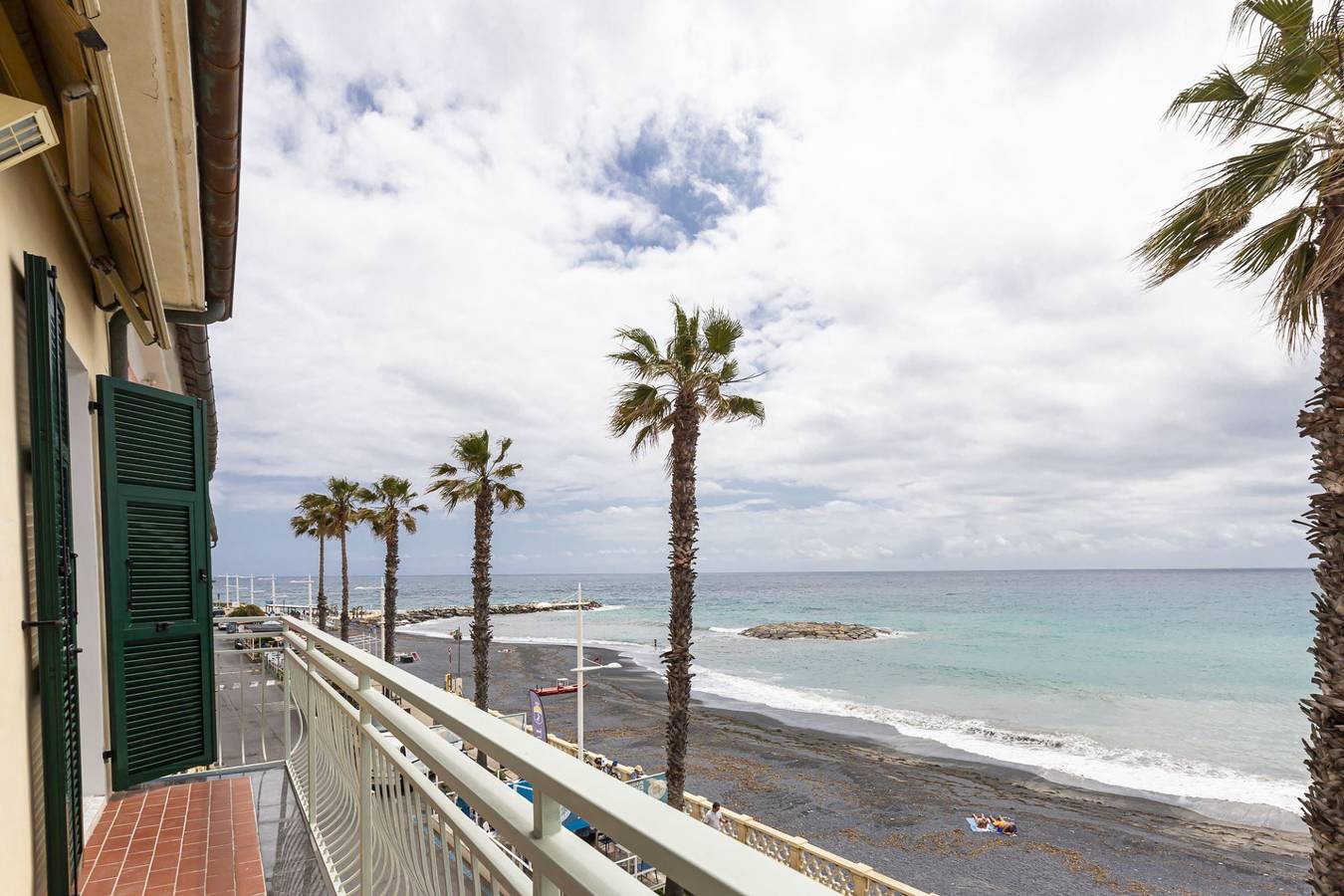 Ganze Ferienwohnung, Ferienwohnung für 5 Personen mit Balkon in Porto Maurizio, Imperia