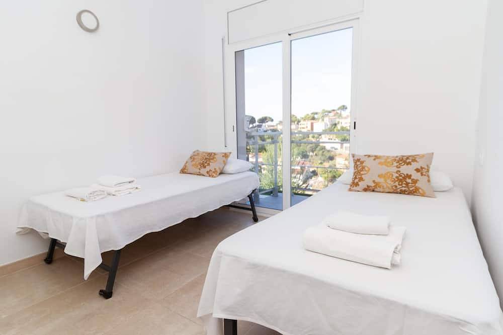 Apolo . Casa de estilo moderno con piscina privada y vistas espectaculares in Santa Susana, Costa del Maresme