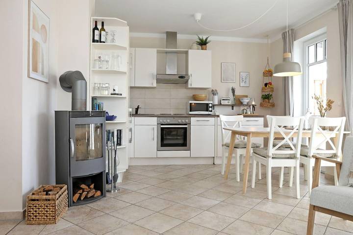 Ganze Wohnung, Carpe Diem Strandnahe Barrierefreie Ferienwohnung mit Kamin und Garten in Börgerende, Börgerende-Rethwisch