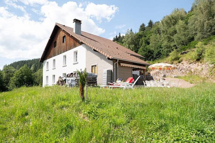 Gîte pour 10 personnes, avec Terrasse et Jardin
