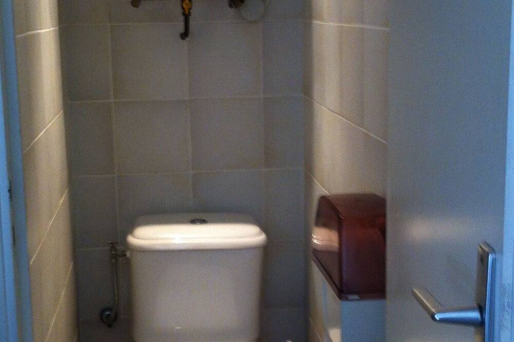 Le Poolhouse studio + piscine privée chauffée partagée in Boulouris, Saint-Raphaël