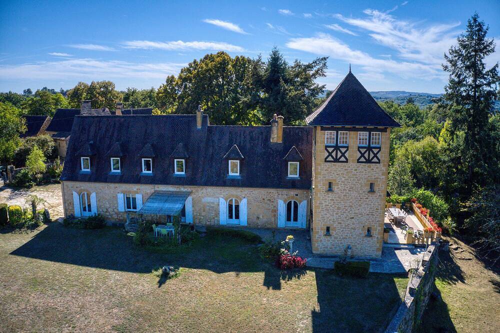 Magnificent Villa on 50 ha overlooking the medieval town of Domme in Domme, Périgord Noir