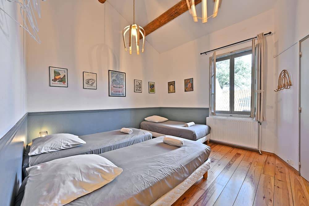 La Maison de Campagne***, in Provence Gîte with swimming pool and bicycles in Beaucaire, Nimes und Umgebung