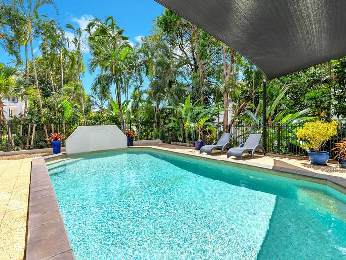 Apartamento entero, Apartamento de 3 dormitorios frente a la playa con piscina y vistas impresionantes al mar in Trinity Beach, Cairns