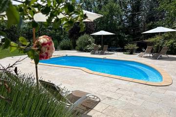 Location de vacances pour 9 personnes, avec jacuzzi ainsi que terrasse et jardin, animaux acceptés à La Verdière