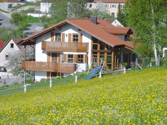 Ferienwohnung für 2 Personen, mit Balkon und Balkon/Terrasse sowie Terrasse und Garten in Weißenburg in Bayern