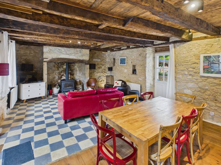 In the heart of the village, house for 8 with pool in Coly-Saint-Amand, Périgord Noir