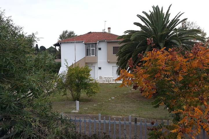 Location de vacances pour 6 personnes, avec jardin et terrasse dans Portes